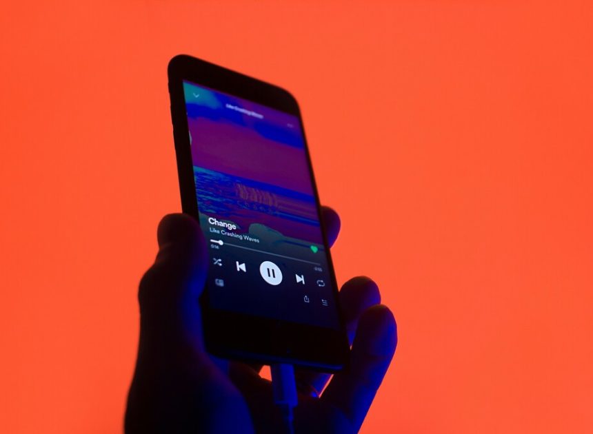 Spotify ya no es un reproductor de música. Es un «Netflix del audio» que quiere devorar tu día entero