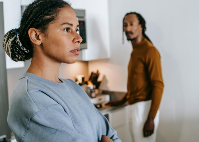 Muchas mujeres heterosexuales dicen estar hartas de los hombres. Hay una teoría que lo explica: «heterofatalismo»